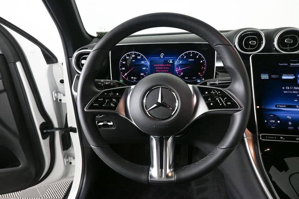 Used 2025 Mercedes-Benz GLC 300 4MATIC image 2