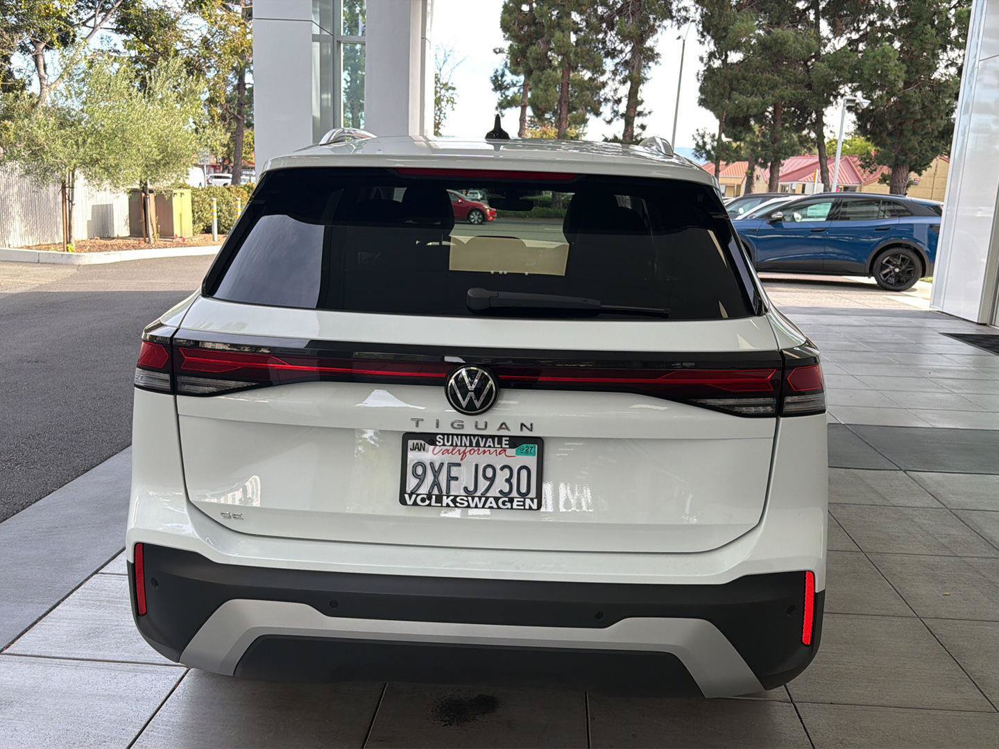 Certified 2026 Volkswagen Tiguan SE w/ Panoramic Sunroof Package FWD image 4