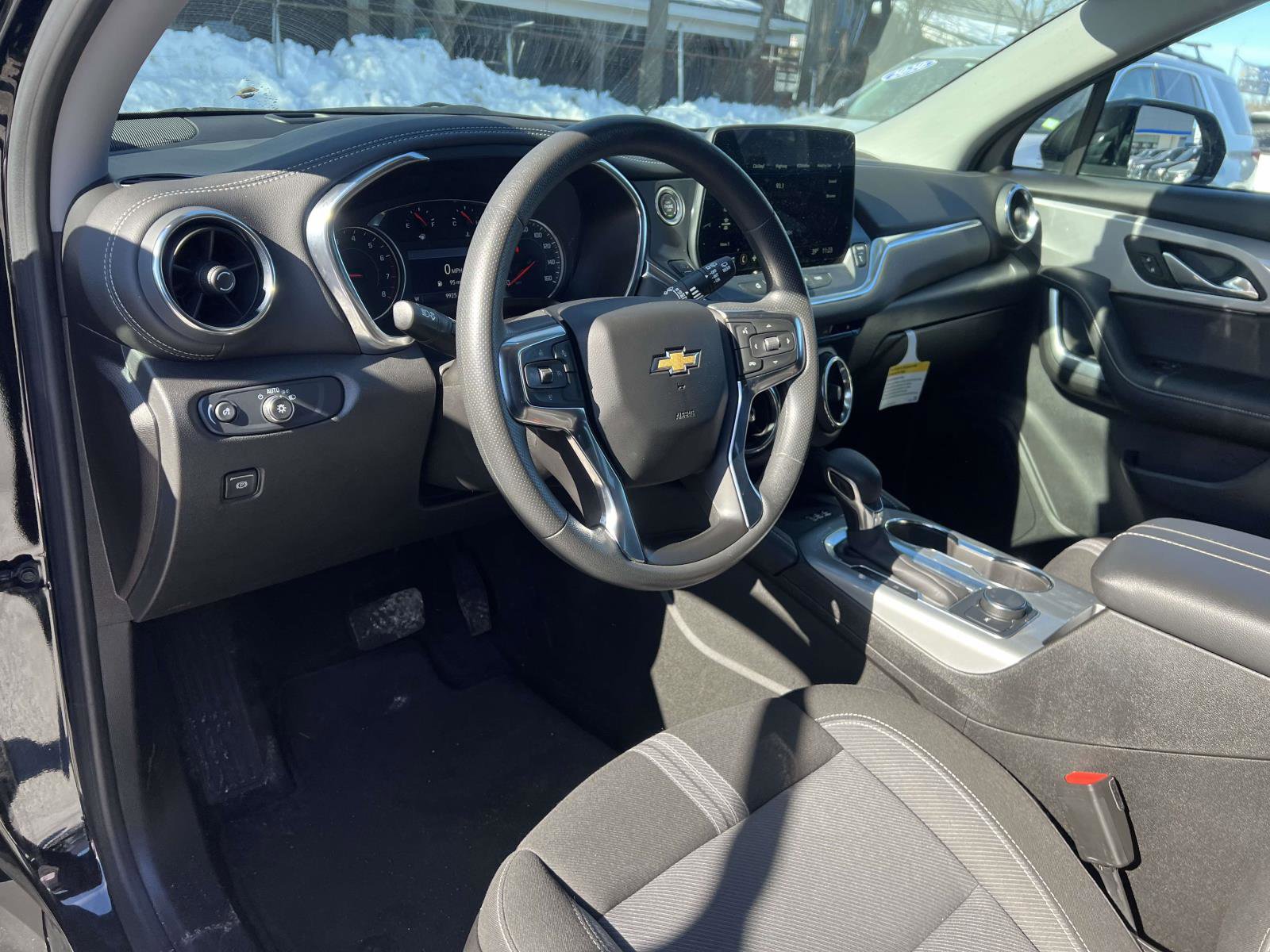 Used 2025 Chevrolet Blazer LT w/ Convenience Package FWD image 9