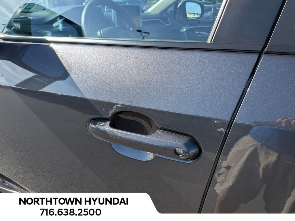 Used 2025 Toyota RAV4 XLE AWD/4WD image 36