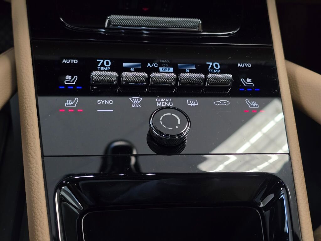 New 2025 Porsche Cayenne image 18