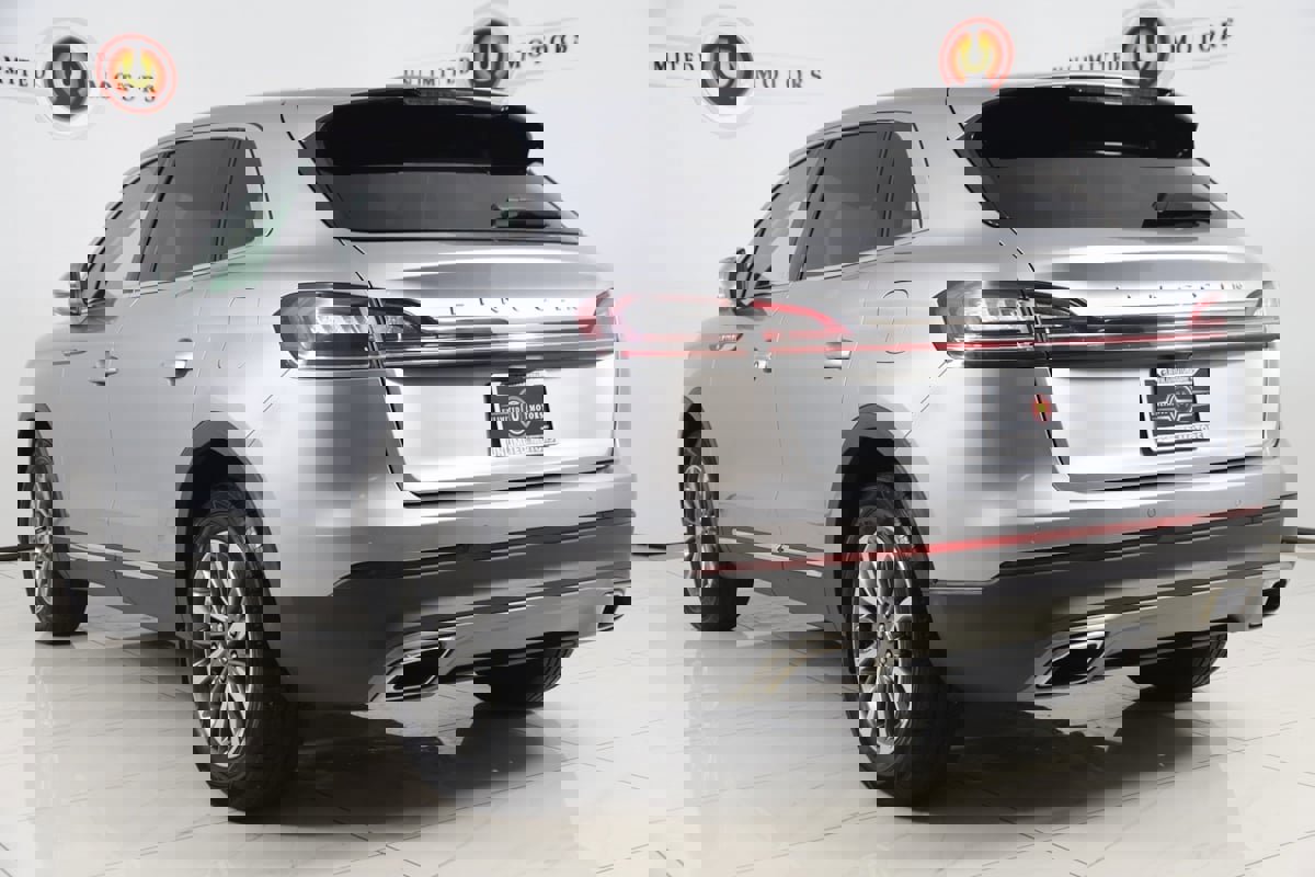 Used 2021 Lincoln Nautilus FWD w/ Equipment Group 101A image 4