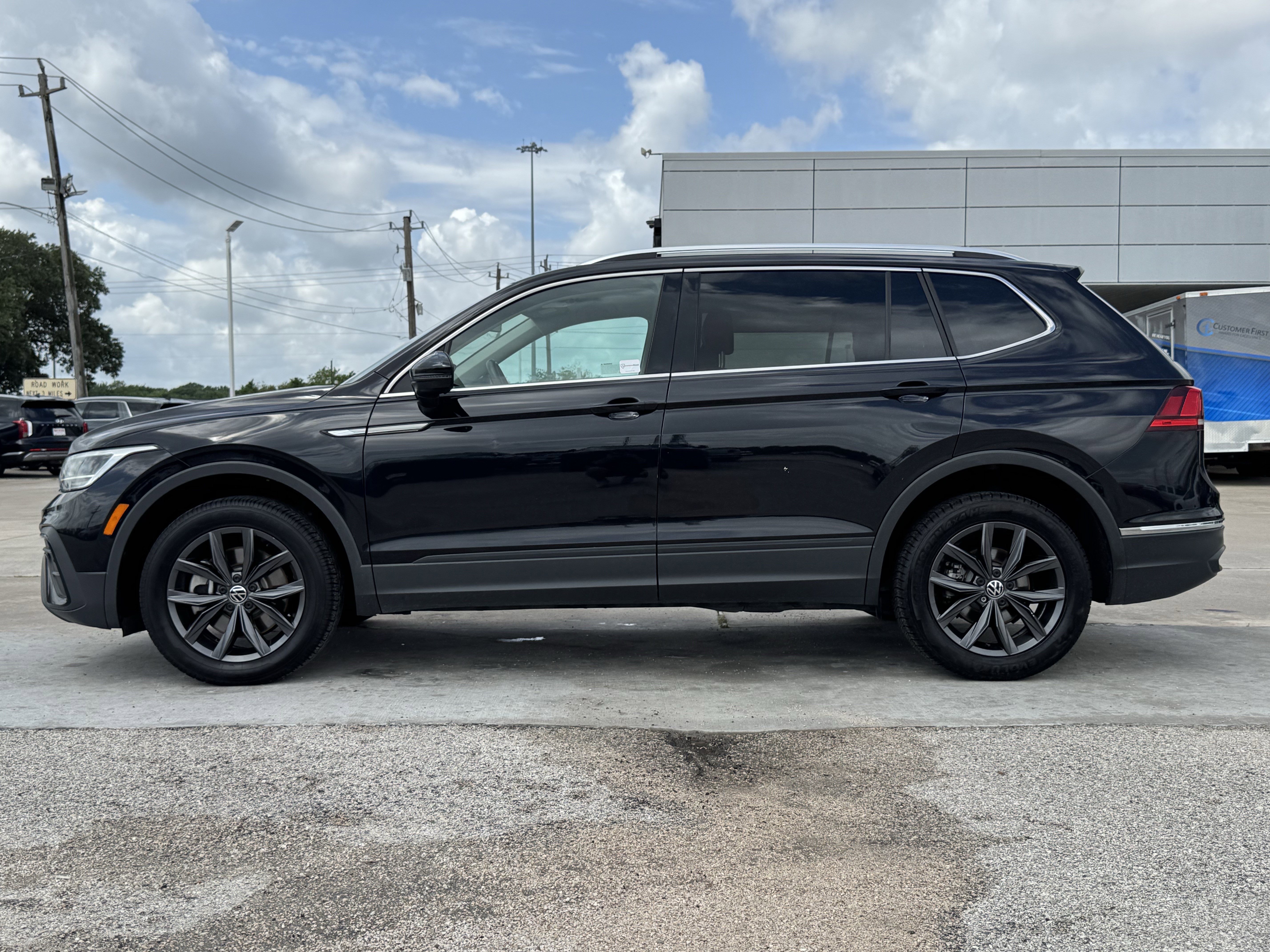 Used 2024 Volkswagen Tiguan SE FWD image 7