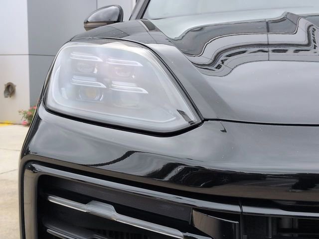 Used 2024 Porsche Cayenne AWD/4WD image 11