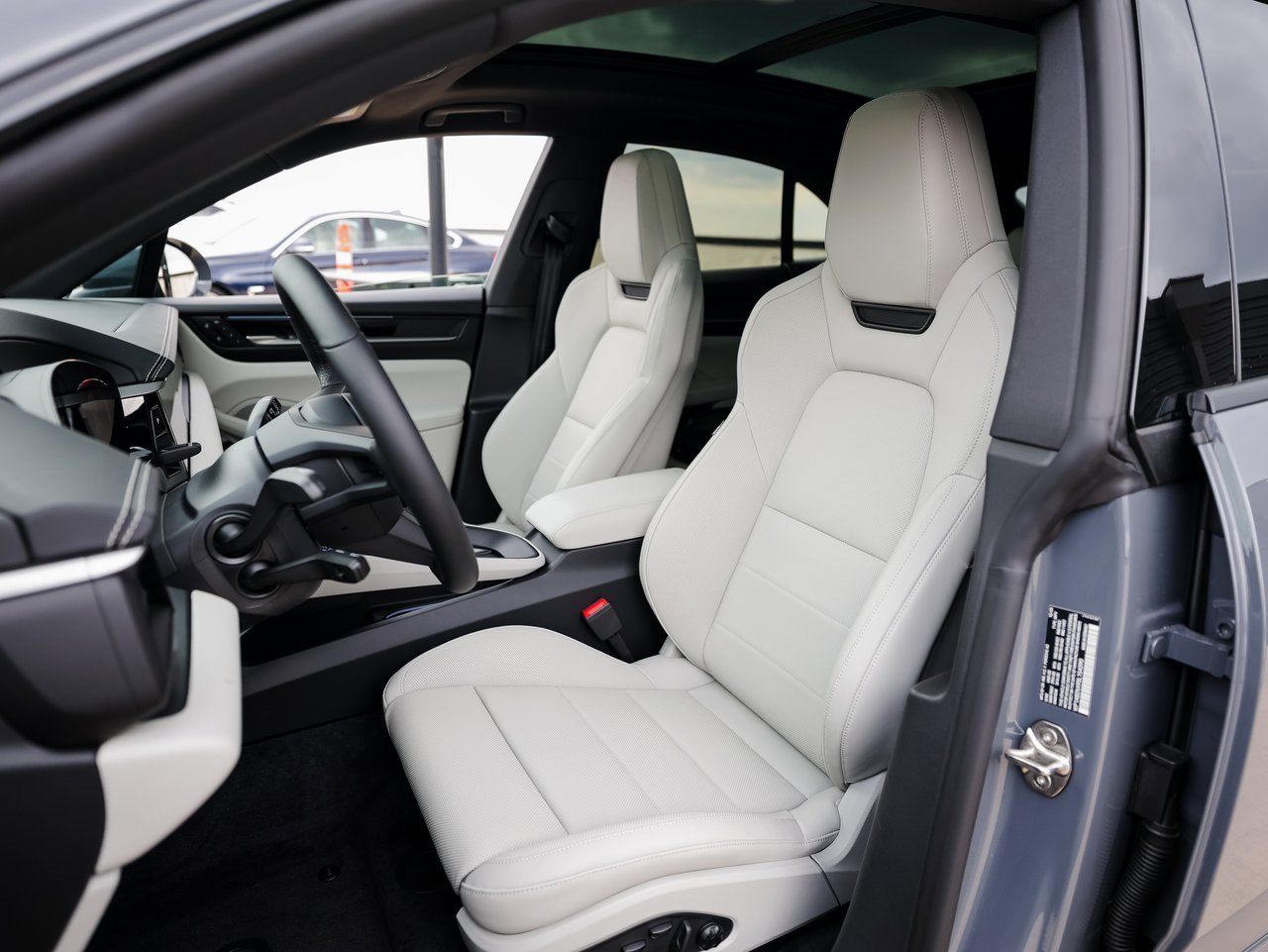 New 2025 Porsche Macan 4S Electric image 5