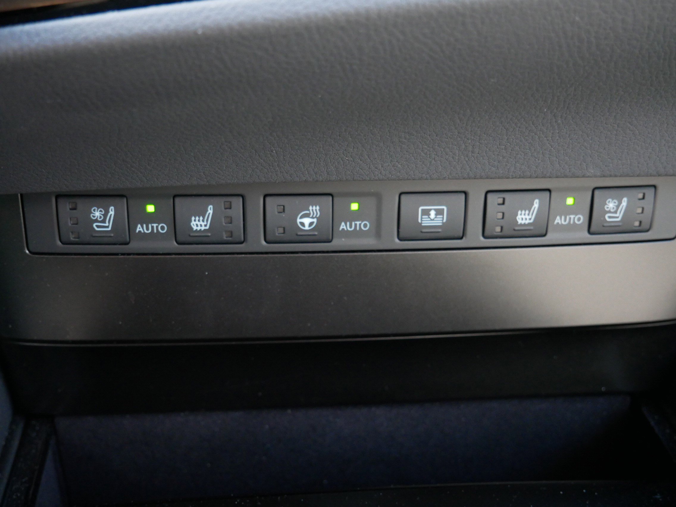 Used 2025 Lexus ES 350 Ultra Luxury image 30