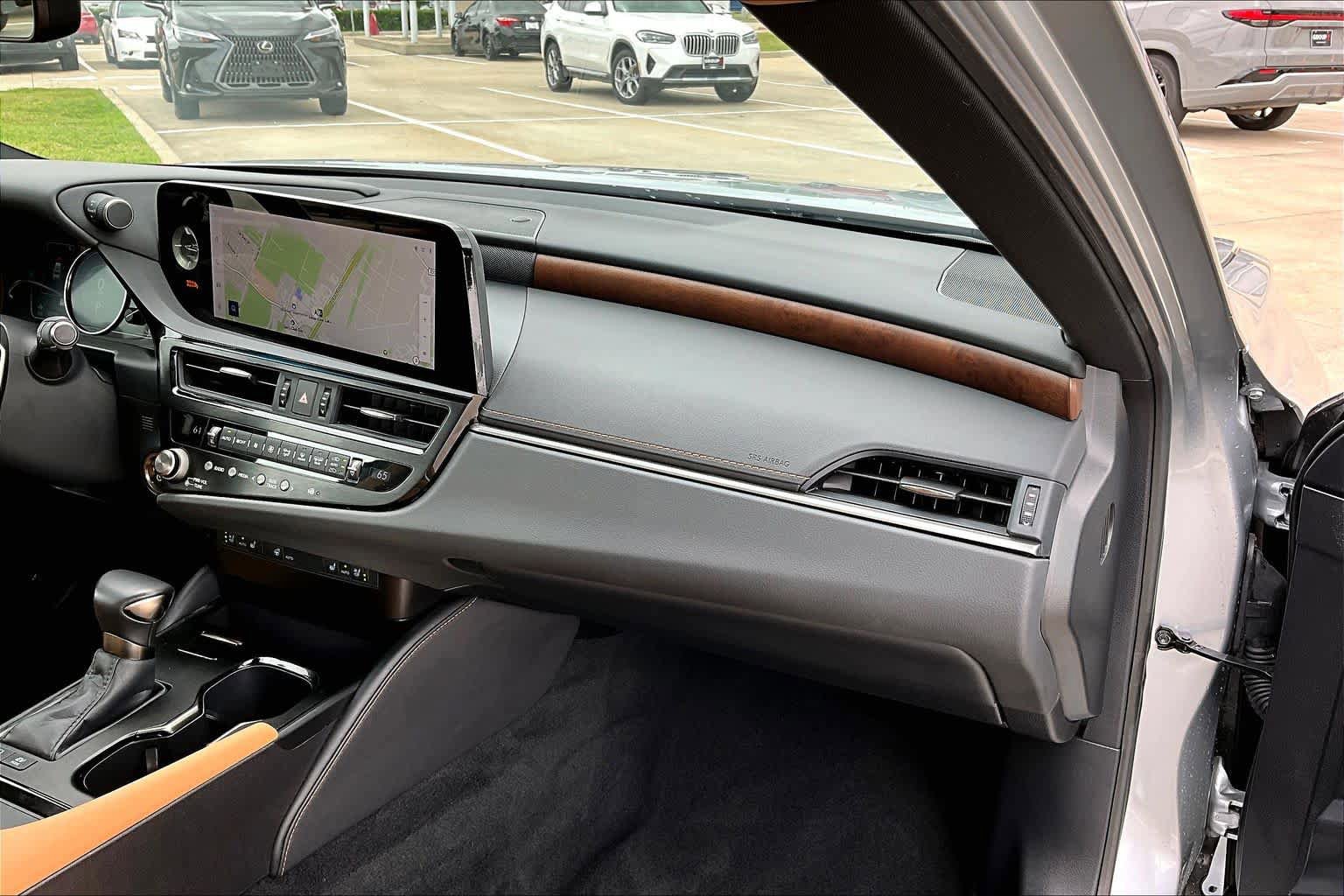 Used 2025 Lexus ES 300h w/ Premium Package image 19