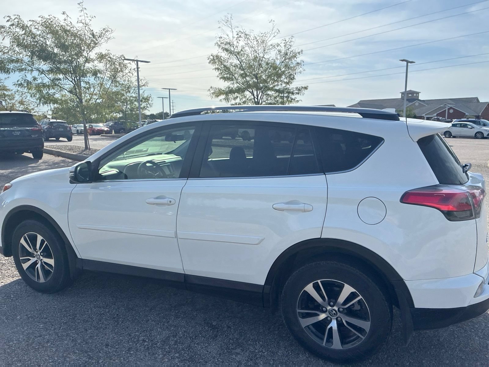 Used 2018 Toyota RAV4 XLE AWD/4WD image 18