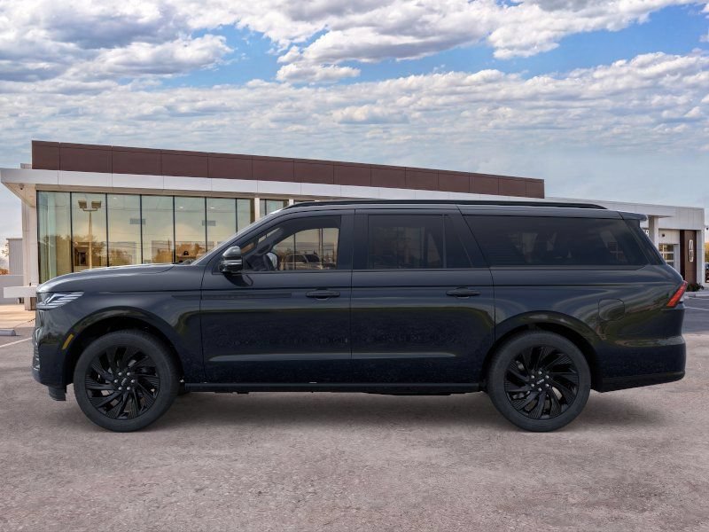 New 2026 Lincoln Navigator L Reserve w/ Jet Appearance Package AWD/4WD image 3