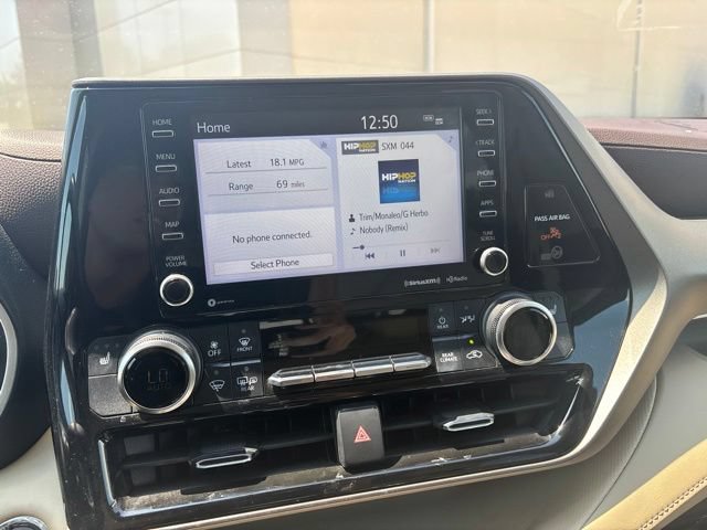 Used 2022 Toyota Highlander XLE FWD image 11