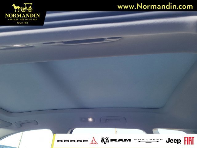 Used 2022 Volkswagen Taos SE w/ Panoramic Sunroof Package FWD image 18