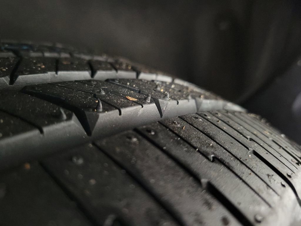 Used 2017 Toyota Highlander XLE image 11