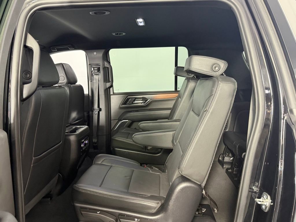 Used 2025 GMC Yukon XL Denali AWD/4WD image 26