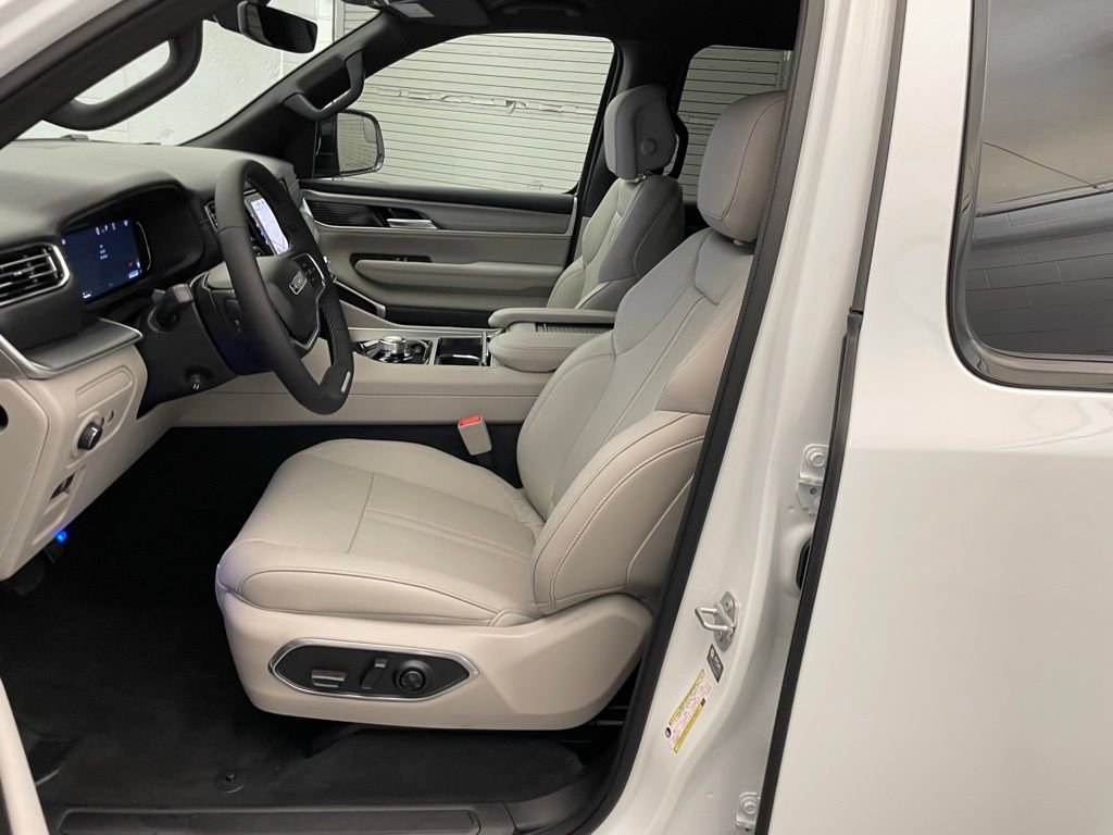 New 2026 Jeep Grand Wagoneer L 2WD image 17