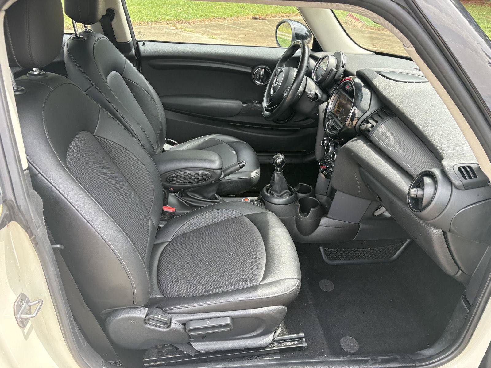 Used 2017 MINI Cooper 2-Door Hardtop FWD image 8