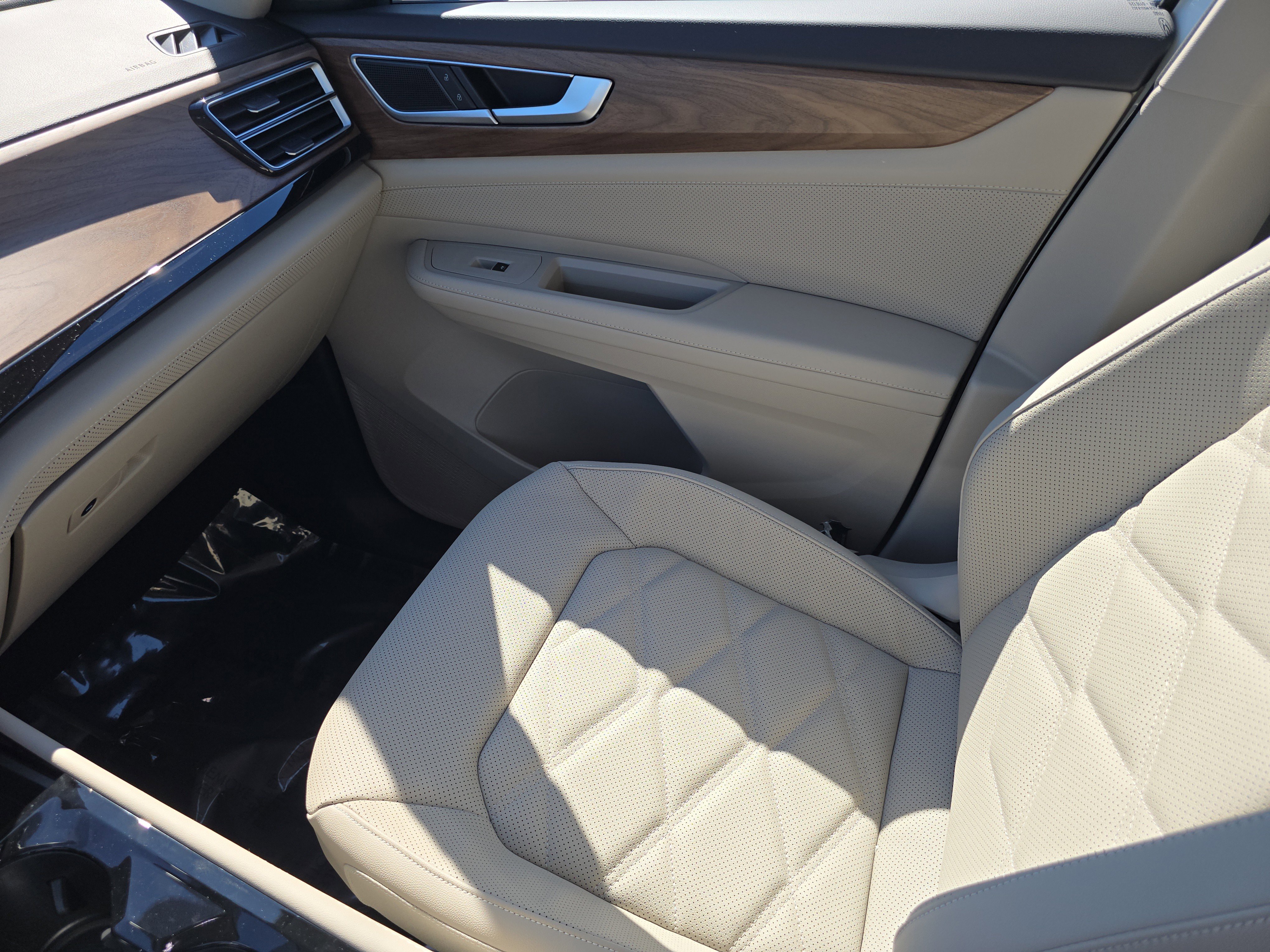 New 2026 Volkswagen Atlas SE image 15