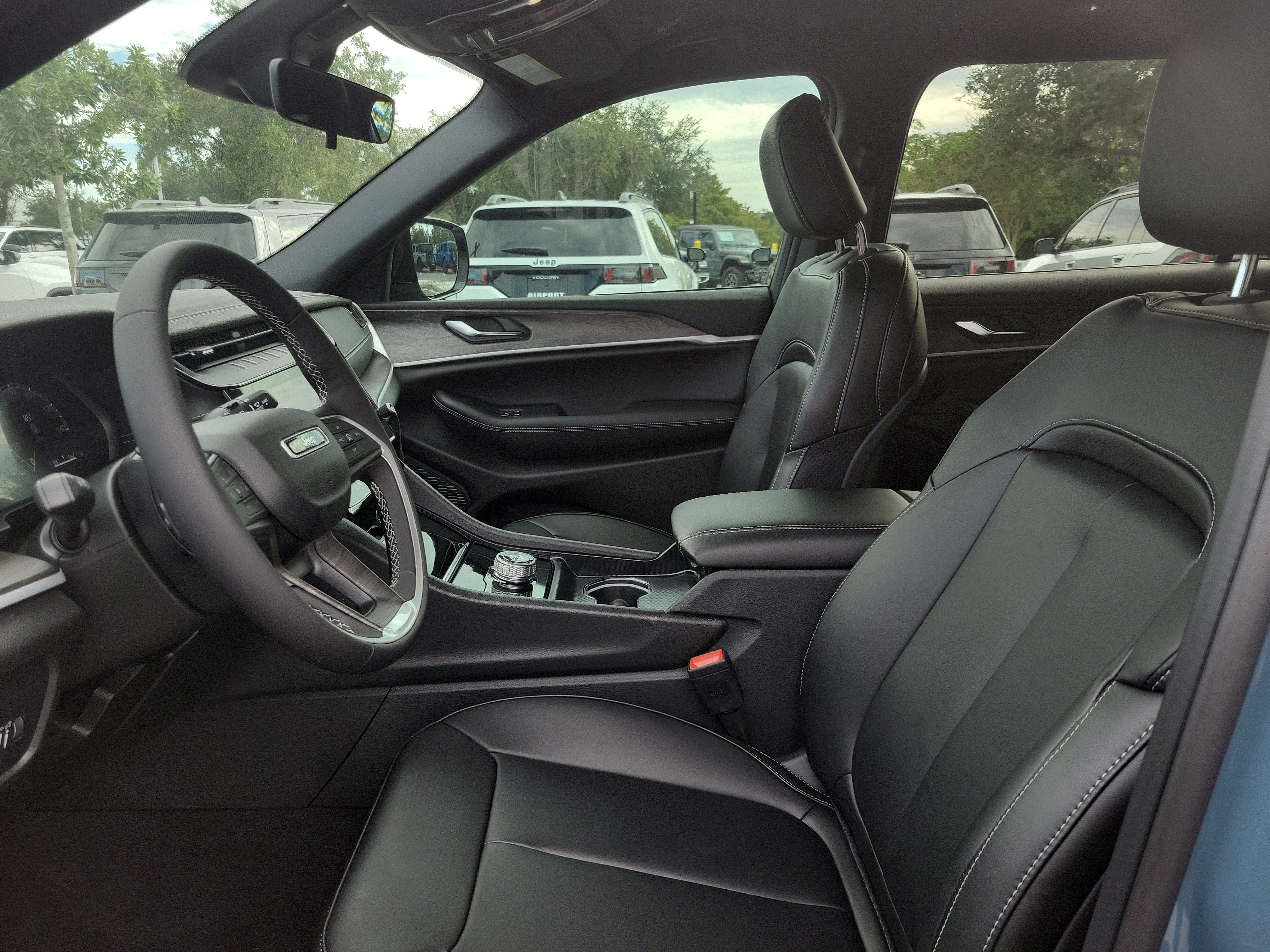 New 2027 Jeep Grand Cherokee L Limited RWD image 15