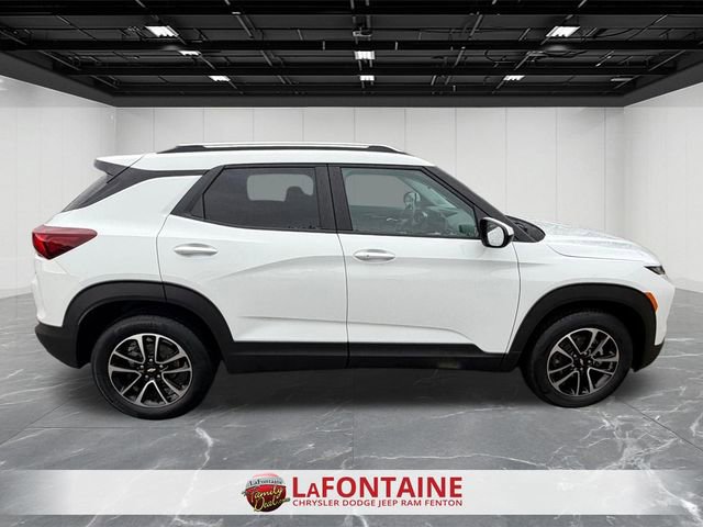 Used 2025 Chevrolet TrailBlazer LT FWD image 8