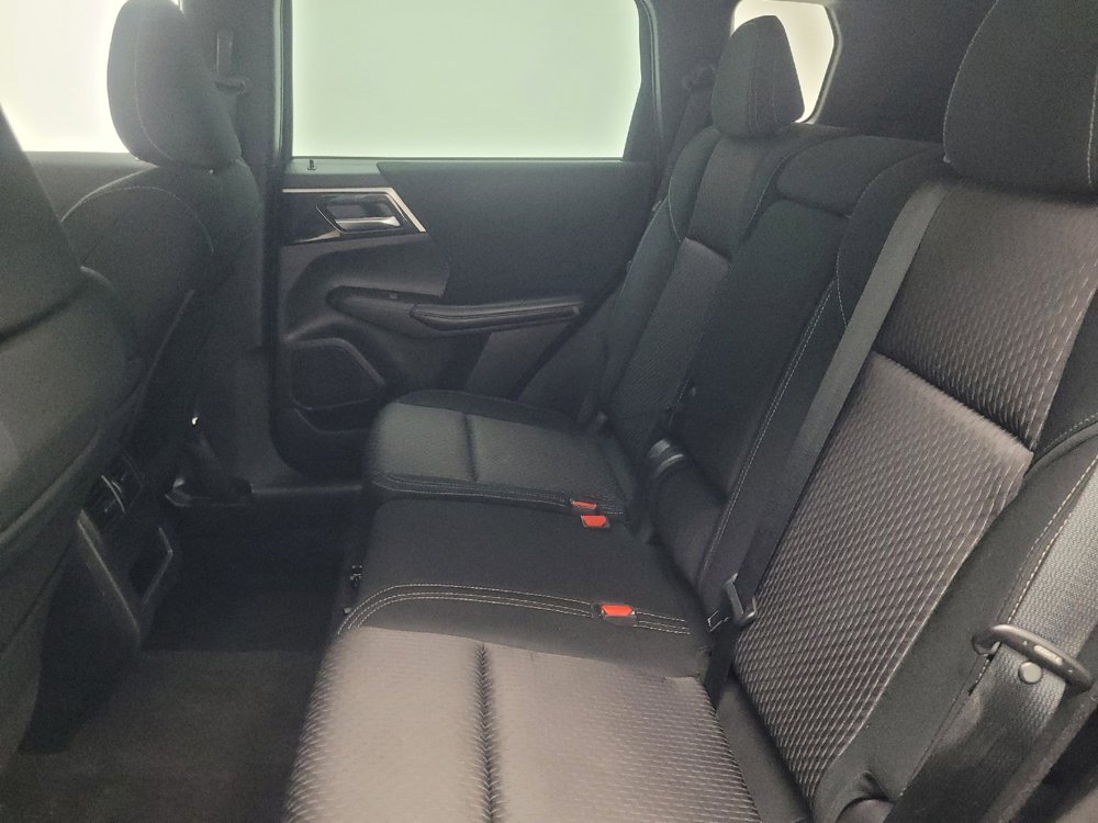 Used 2023 Mitsubishi Outlander ES image 18