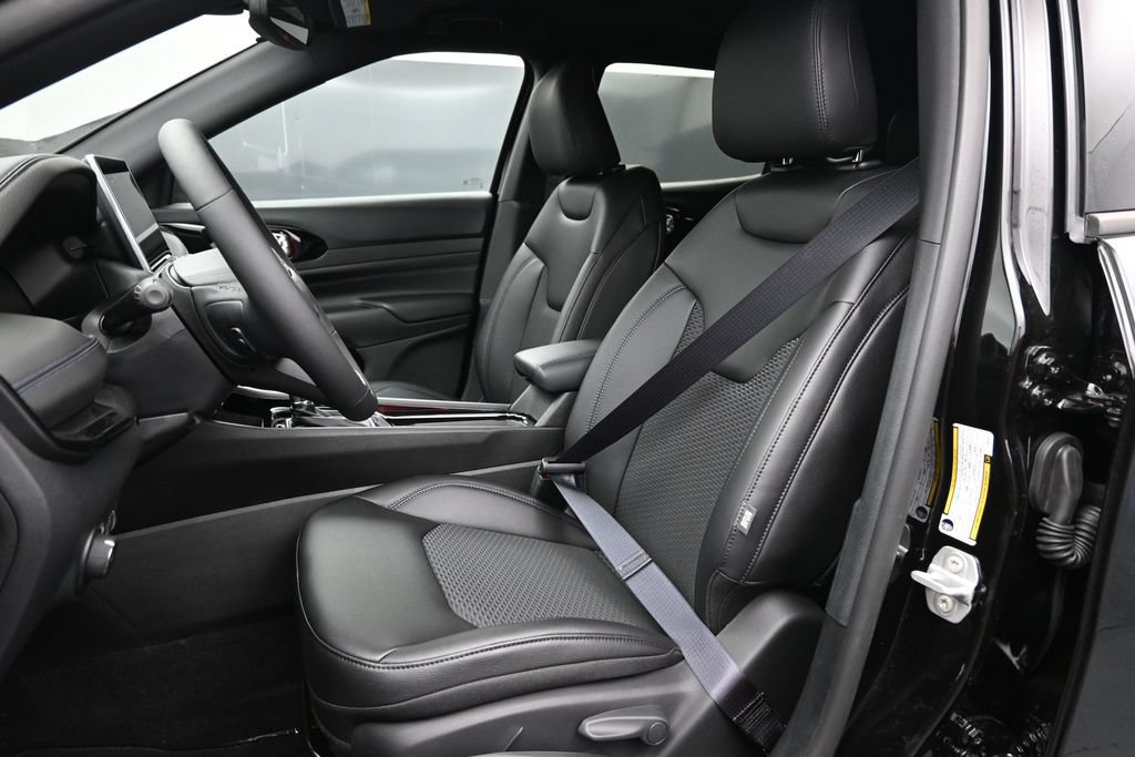 New 2026 Jeep Compass Latitude AWD/4WD image 2