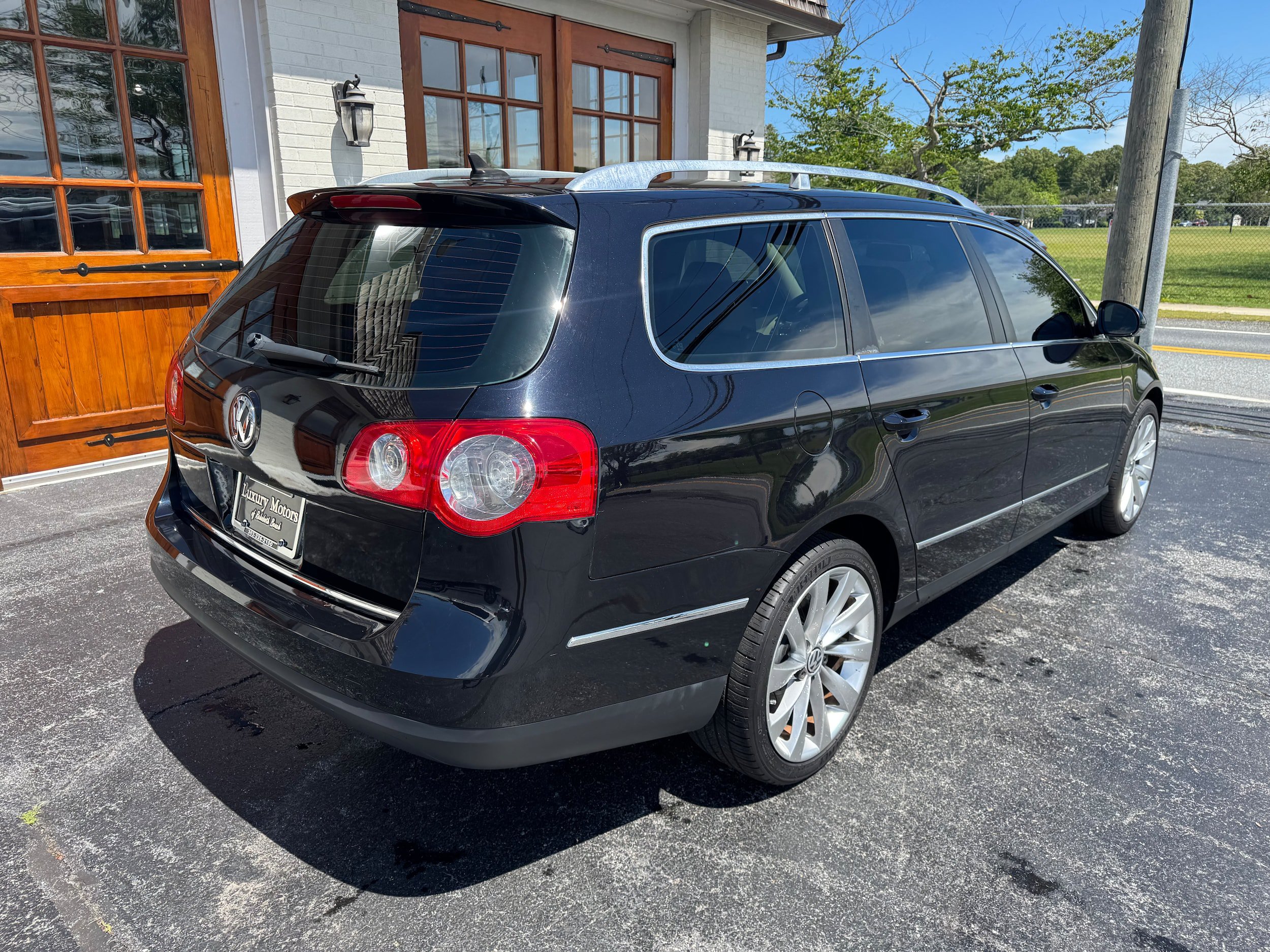 Used 2010 Volkswagen Passat Komfort FWD image 3