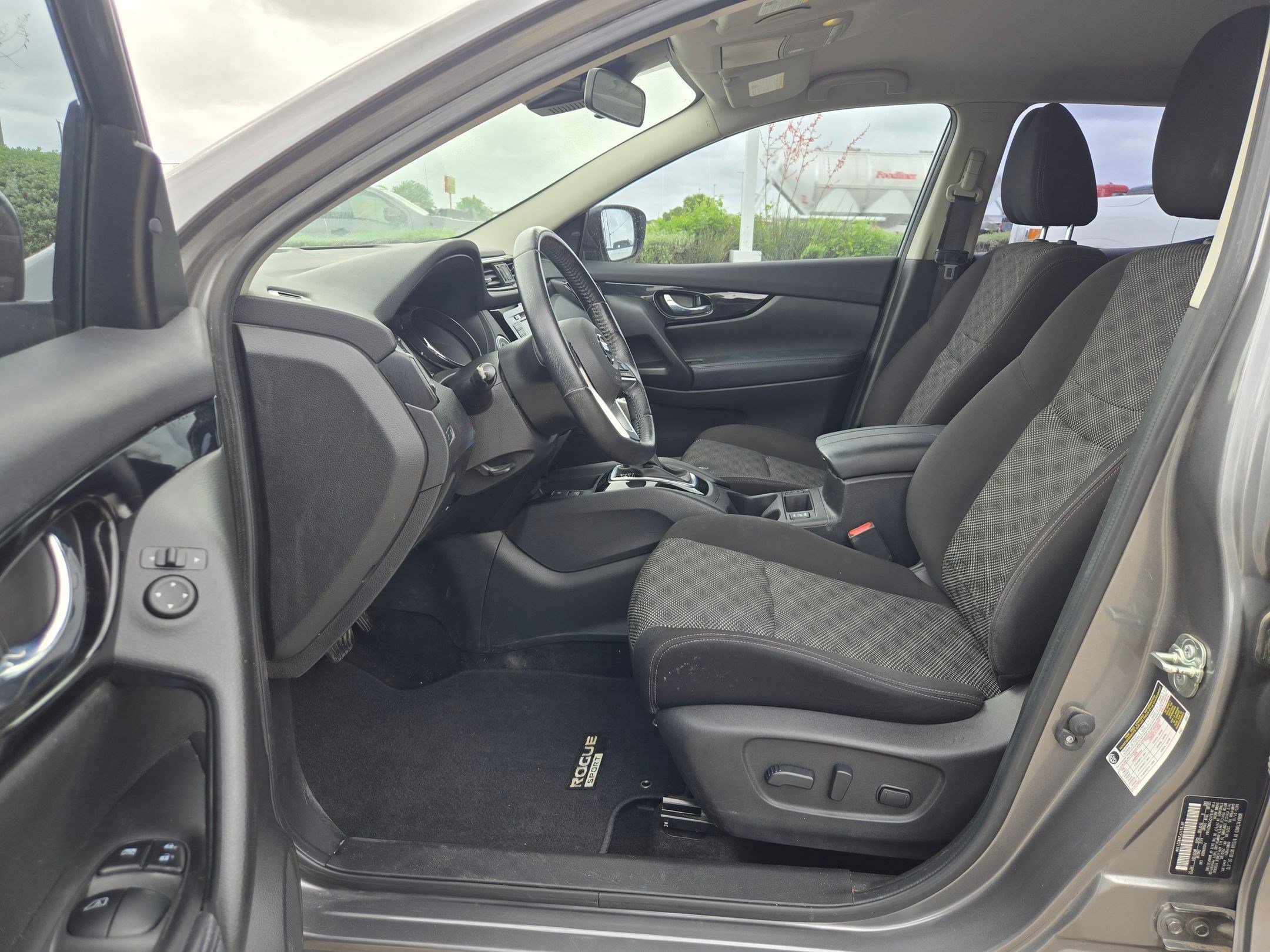 Used 2019 Nissan Rogue Sport SV w/ Technology Package image 9