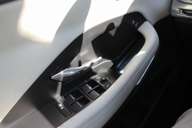 Used 2020 Jaguar E-PACE SE image 16