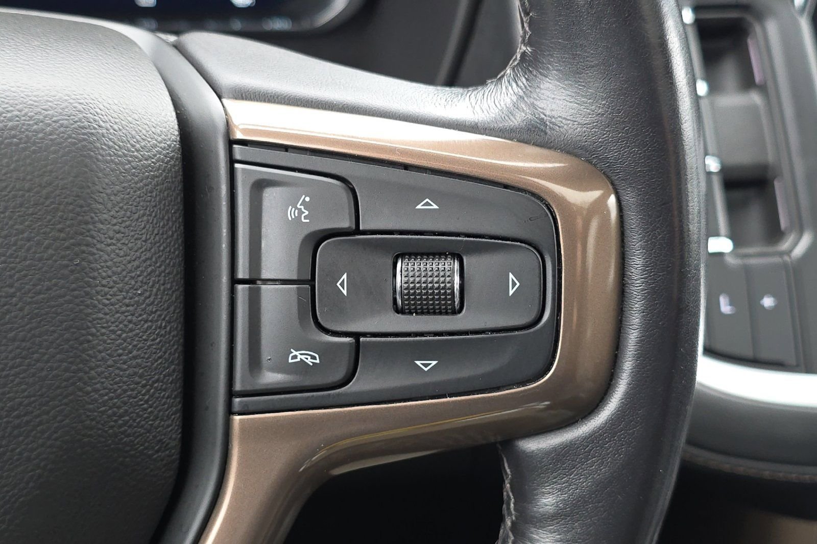 Used 2022 Chevrolet Suburban High Country w/ Premium Package AWD/4WD image 30