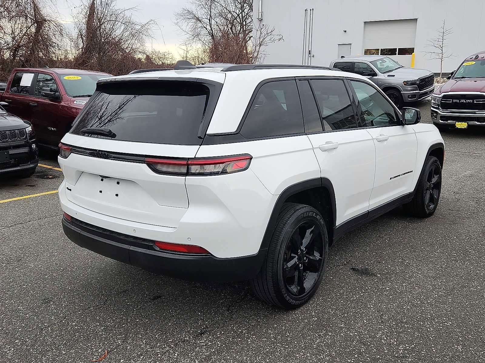 Used 2023 Jeep Grand Cherokee Altitude image 6