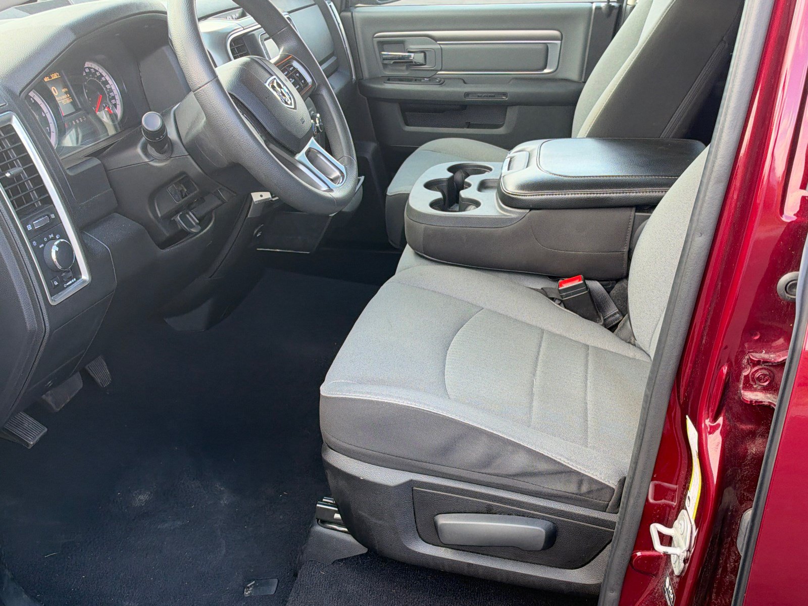 Used 2024 RAM 1500 Classic SLT AWD/4WD image 9