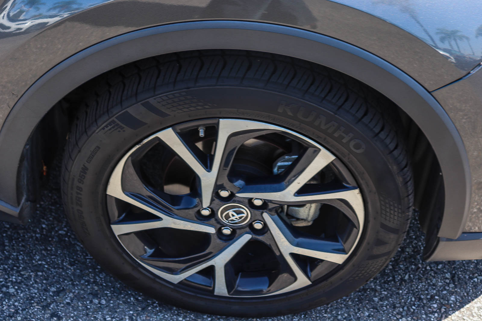 Used 2018 Toyota C-HR XLE FWD image 6