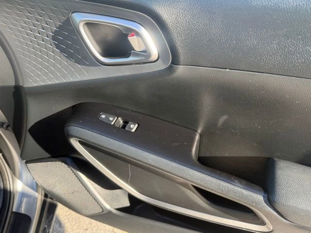 Used 2023 Kia Soul LX w/ LX Technology Package image 19