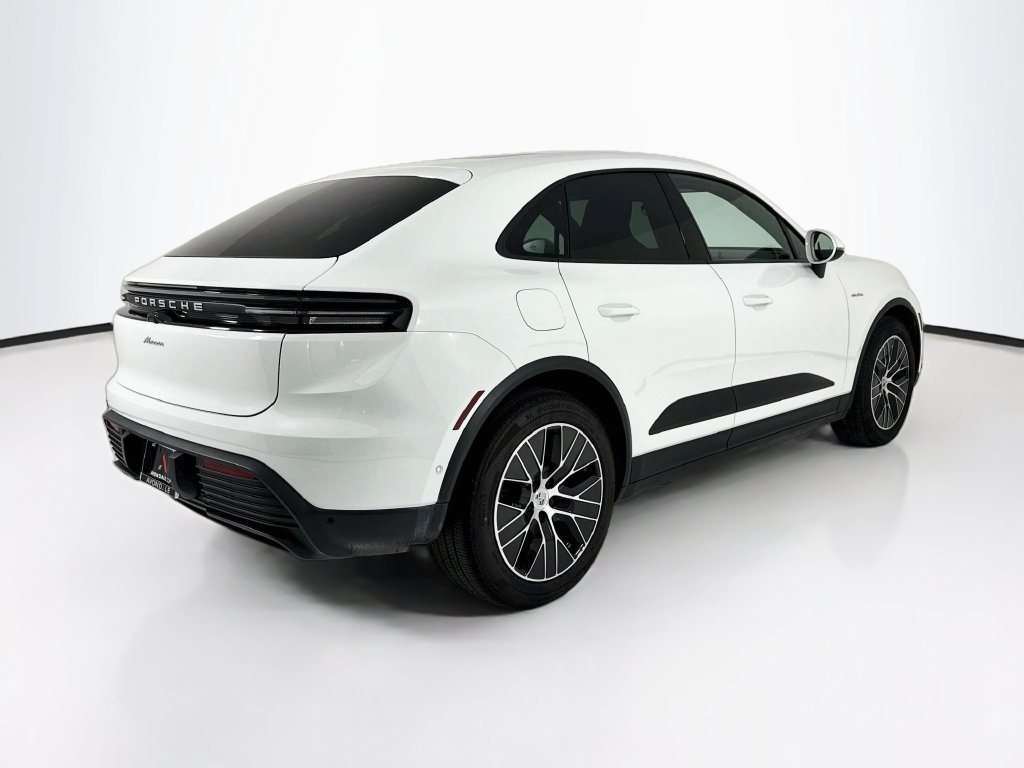 Certified 2025 Porsche Macan Electric RWD image 9