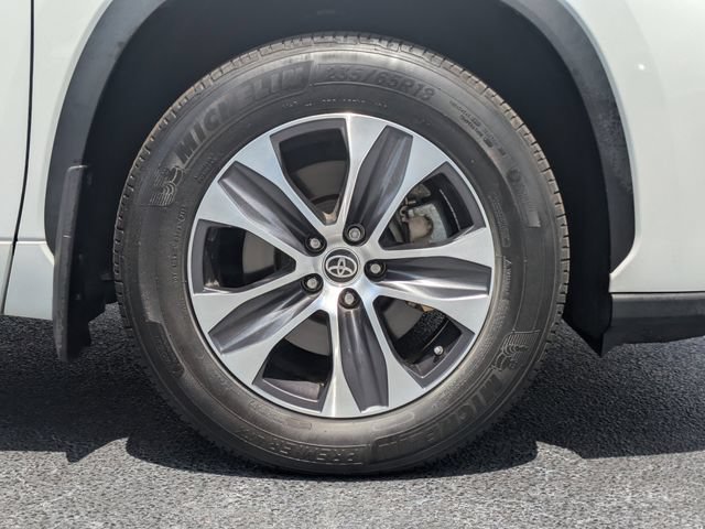 Used 2023 Toyota Highlander XLE AWD/4WD image 11