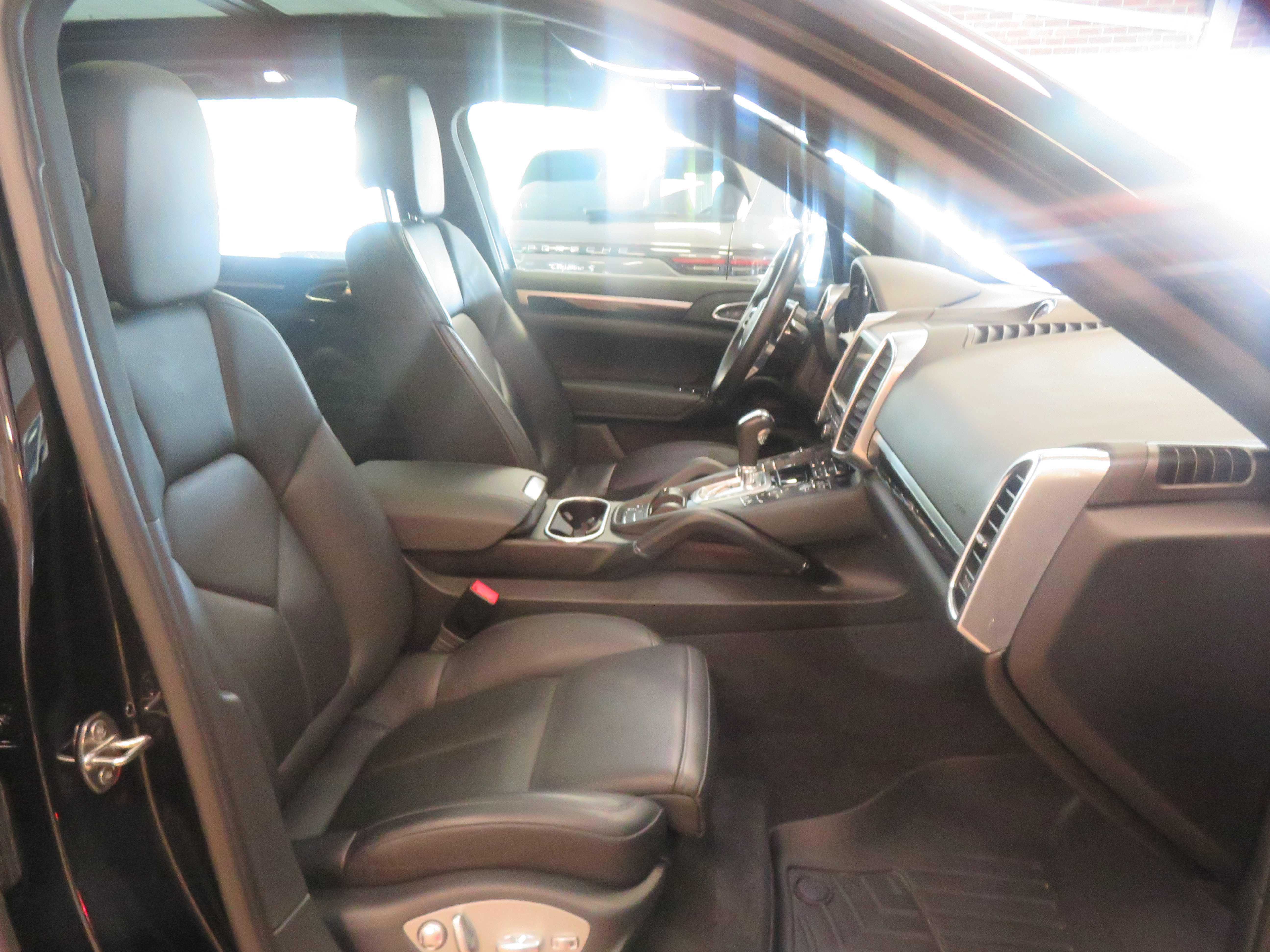 Used 2016 Porsche Cayenne AWD/4WD image 25
