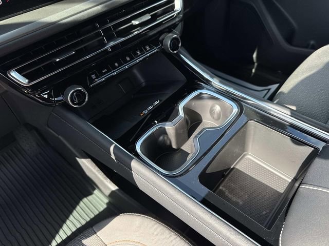 New 2026 Chevrolet Traverse LT w/ LPO, Floor Liner Package FWD image 27