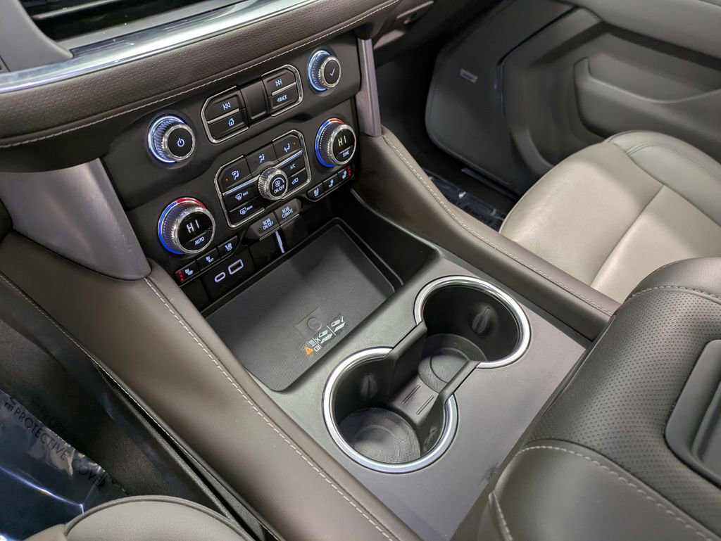 Used 2023 GMC Yukon SLT w/ SLT Premium Package image 13