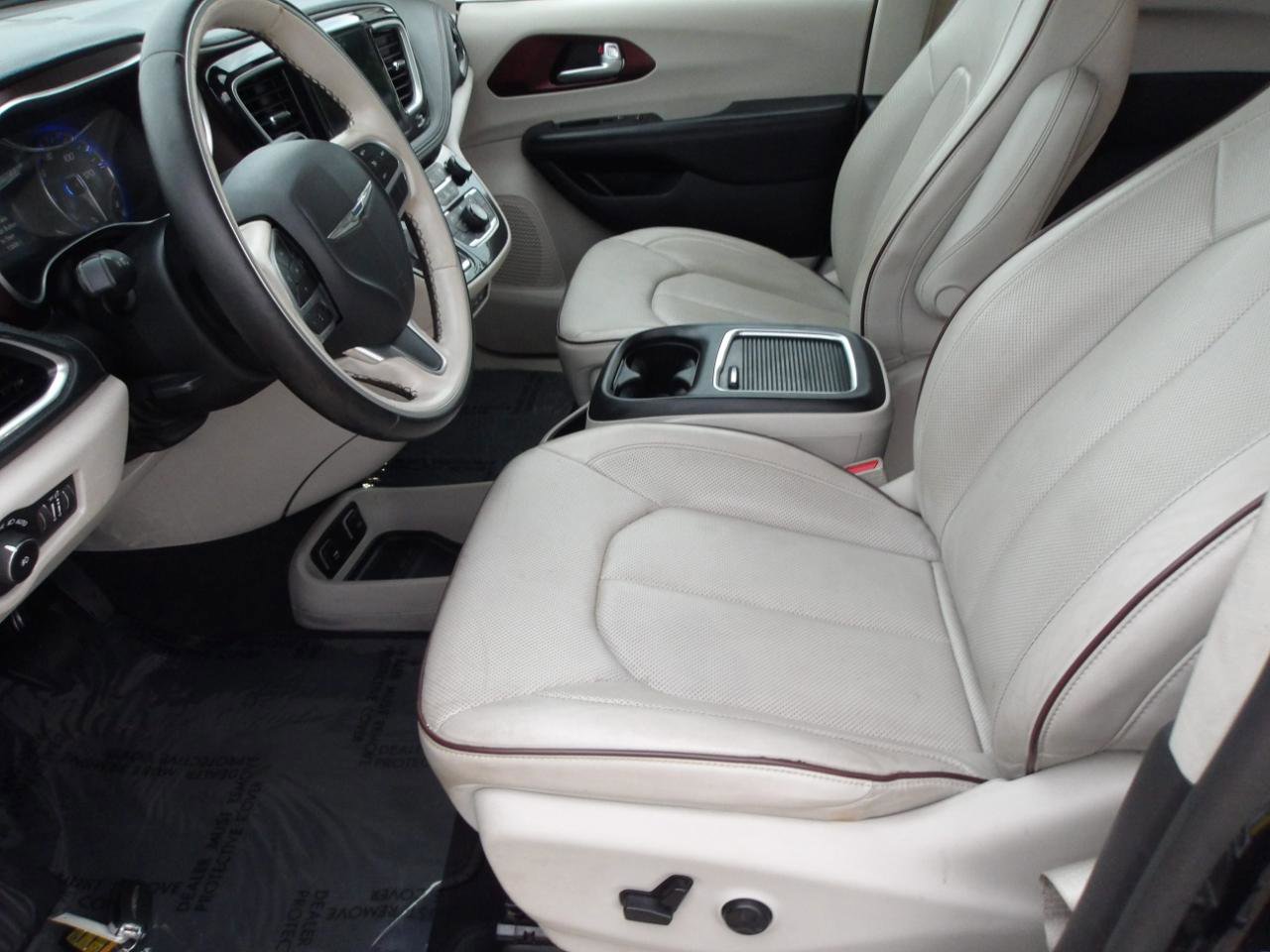 Used 2020 Chrysler Pacifica Limited FWD image 18
