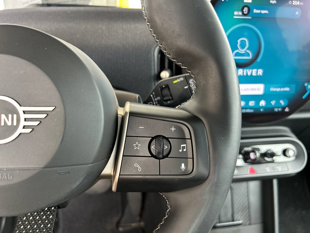 Used 2025 MINI Cooper 2-Door Hardtop FWD image 23