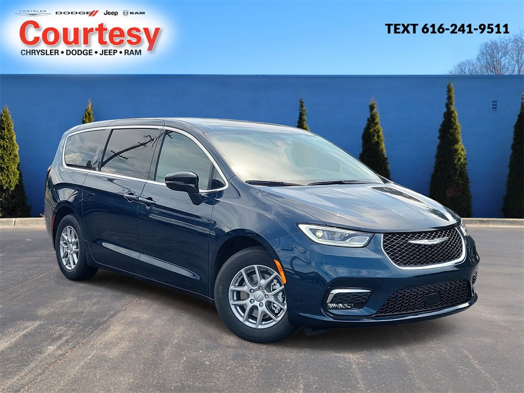 New 2025 Chrysler Pacifica Select