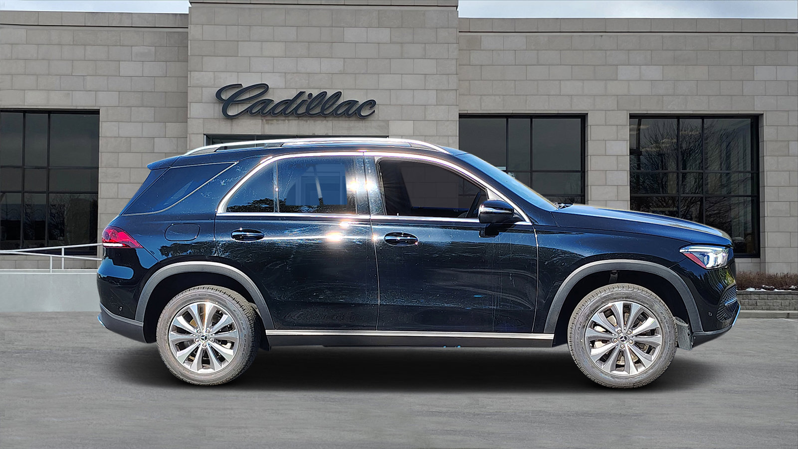 Used 2022 Mercedes-Benz GLE 350 4MATIC image 2