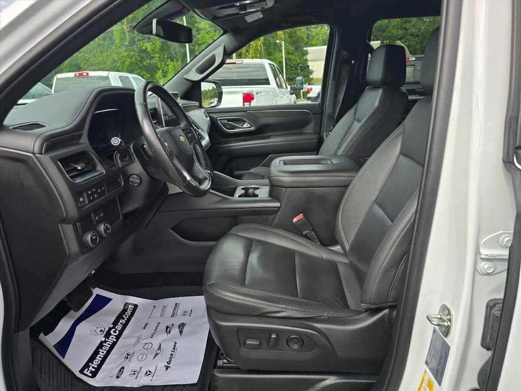Used 2022 Chevrolet Suburban LT w/ Luxury Package RWD image 9