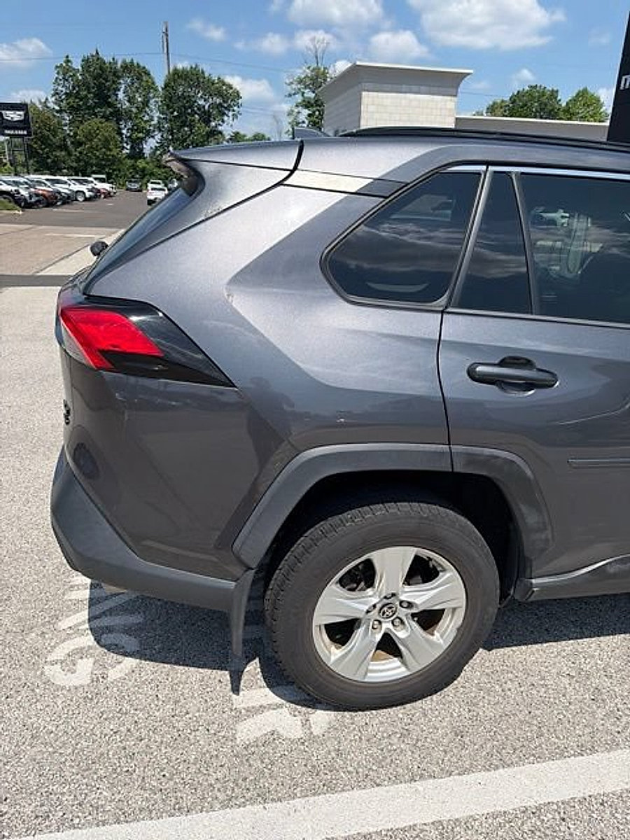 Used 2021 Toyota RAV4 XLE AWD/4WD image 5