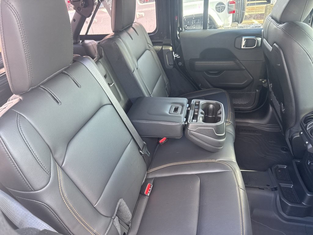 Used 2025 Jeep Wrangler Unlimited Sahara AWD/4WD image 42