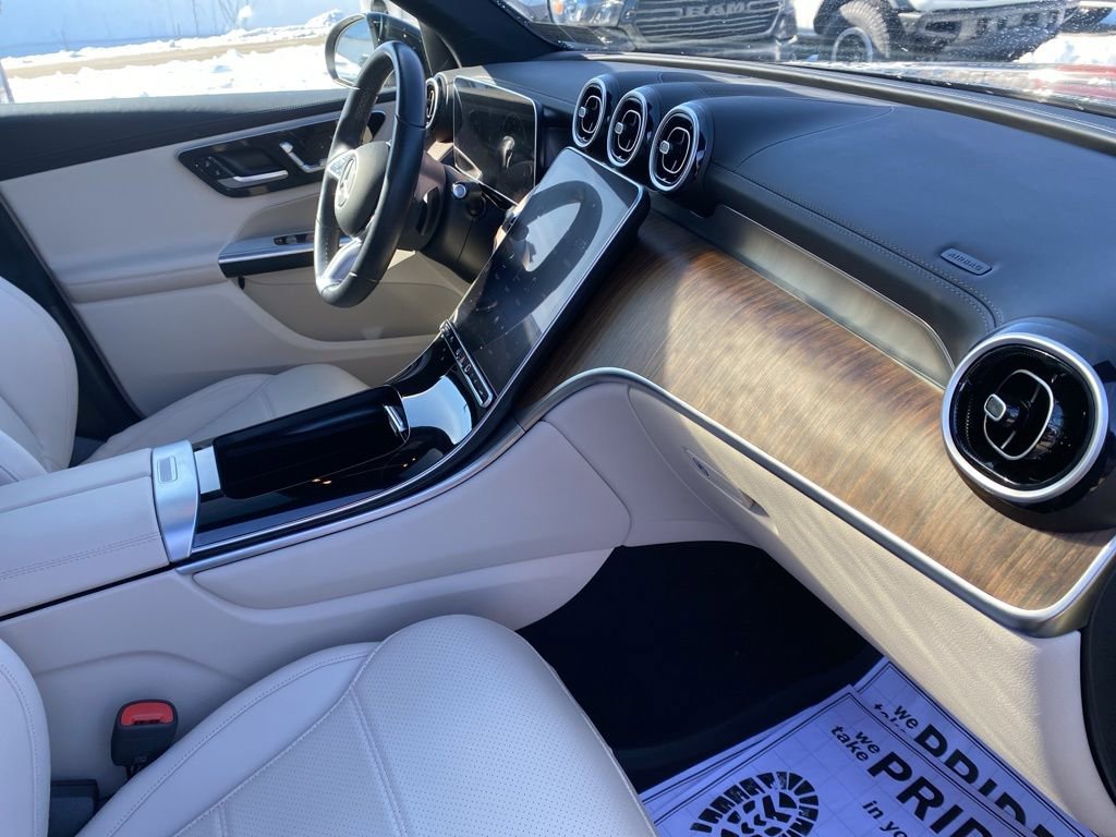 Used 2024 Mercedes-Benz GLC 300 4MATIC image 9