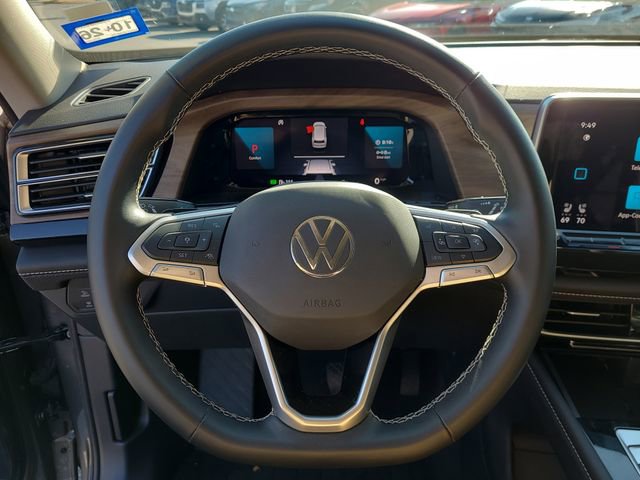 Used 2025 Volkswagen Atlas SE image 28