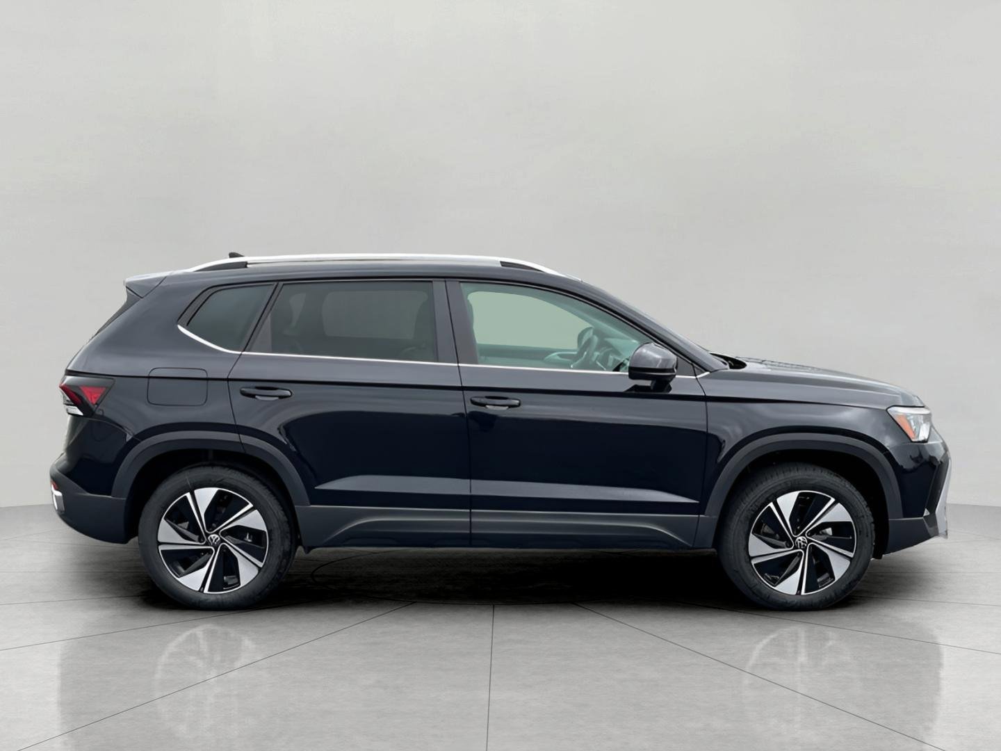 New 2025 Volkswagen Taos SE image 8