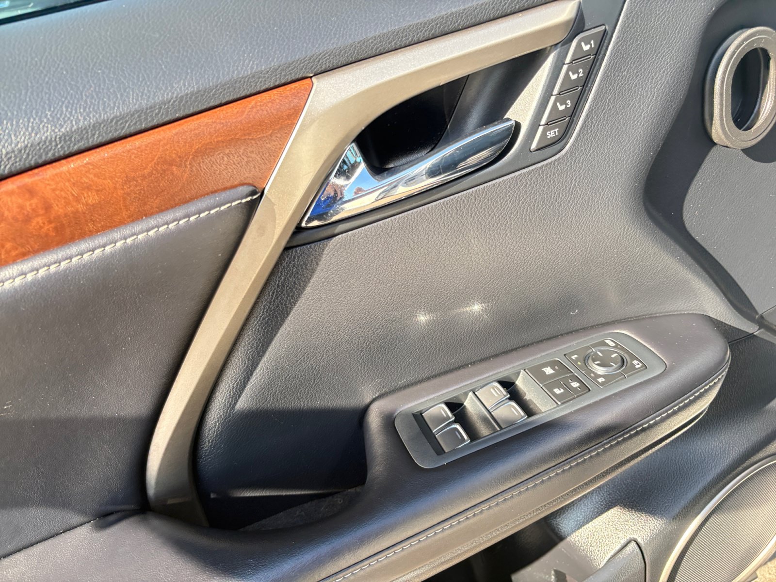 Used 2020 Lexus RX 350L FWD w/ Premium Package image 10