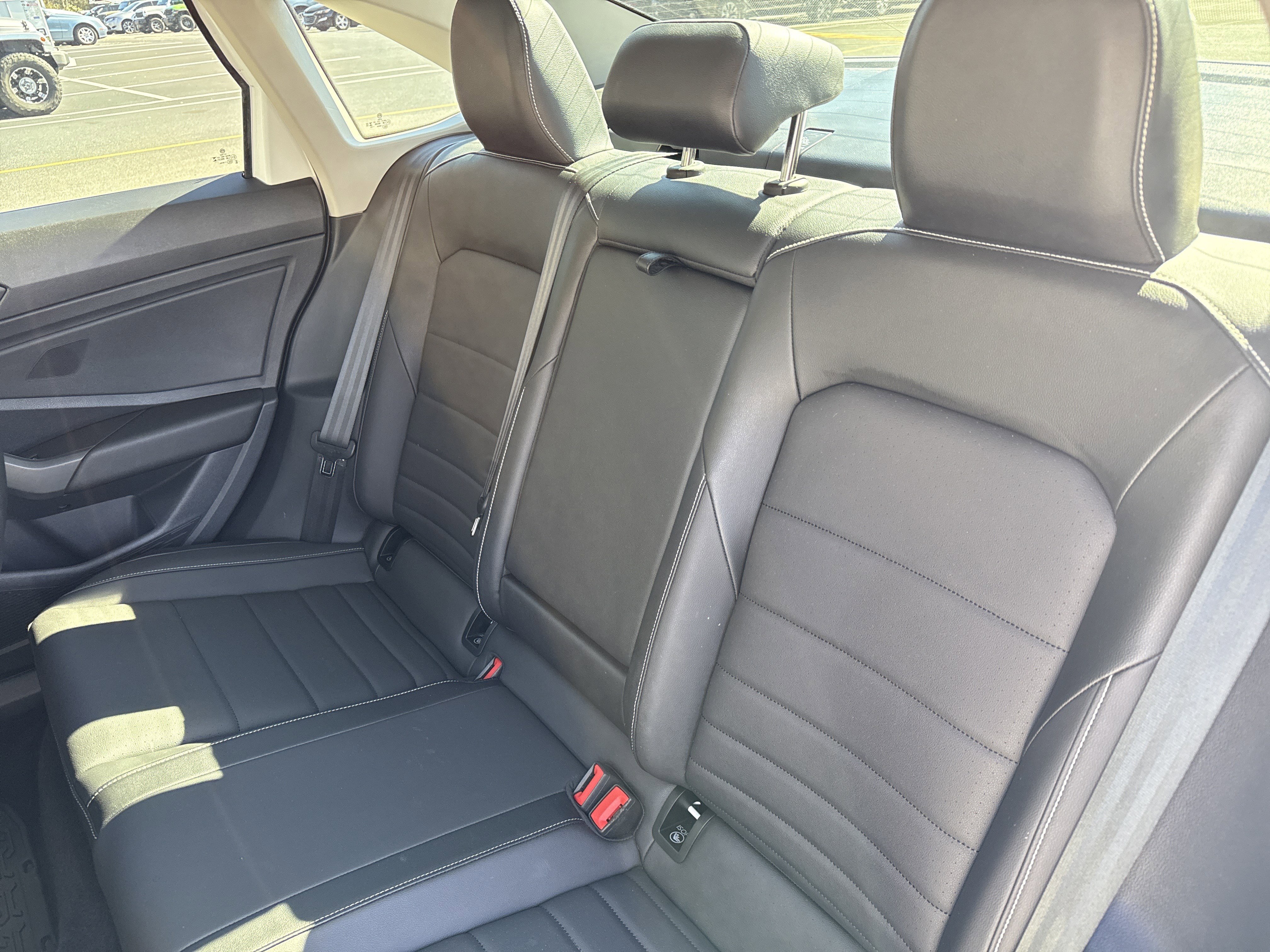 Used 2023 Volkswagen Jetta SE w/ Panoramic Sunroof Package image 30