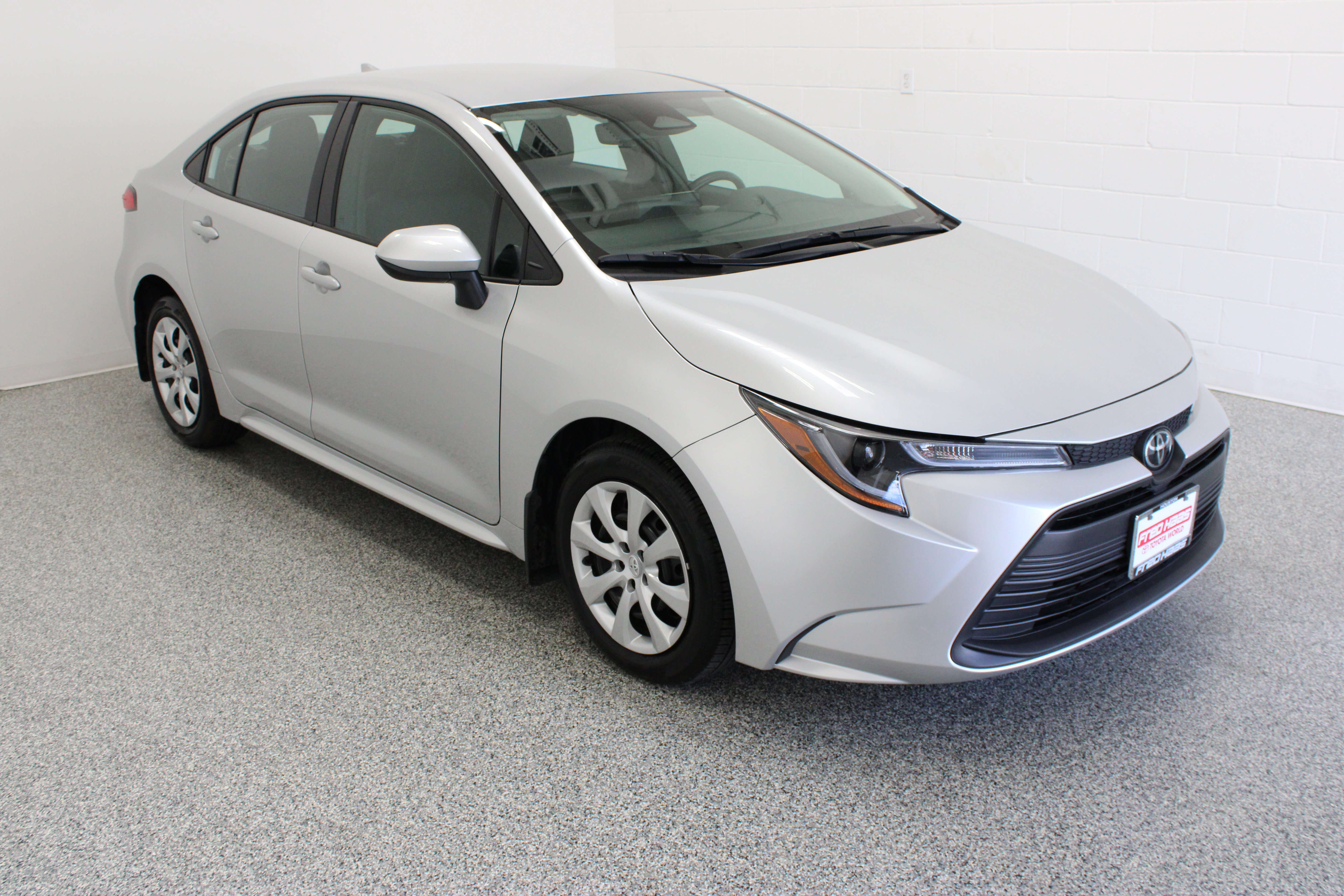 Used 2026 Toyota Corolla LE FWD image 4